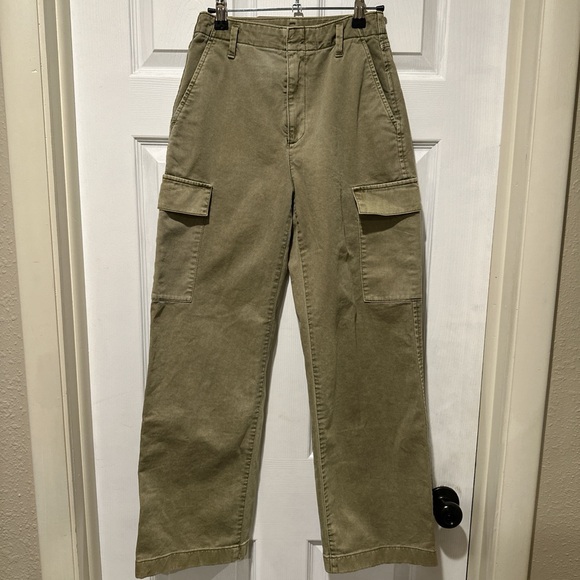GAP Olive color, loose, wide leg cargo pants. Sz 00 - Picture 1 of 3